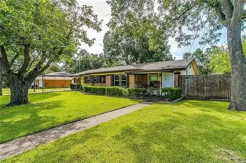 3 beds 2 baths single family home for rent in Benbrook TX 76126