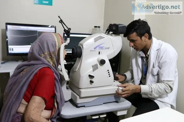 Visit The Best Eye doctor in South Delhi at IClinix