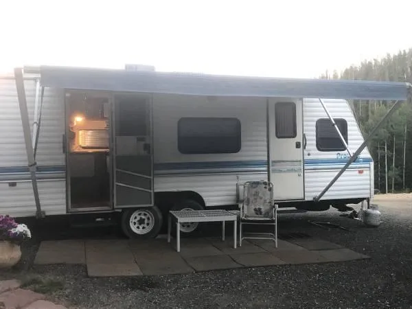 By Owner 1995 26 ft. Fleetwood Prowler 23 LV