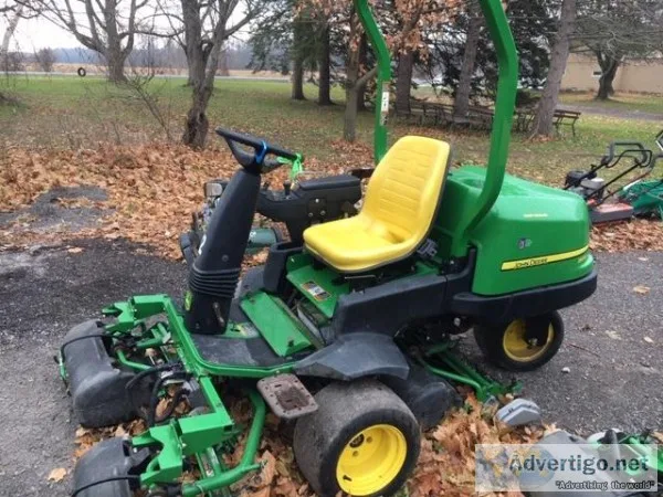 John Deere 2500E Greens Mower