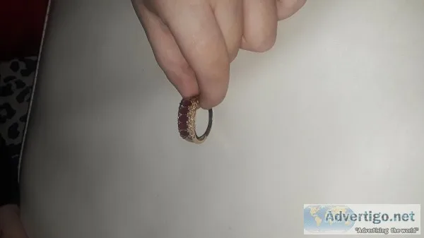 Women s size 8 gold and ruby ring