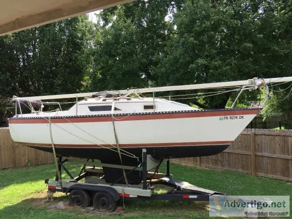 22  Hunter Sailboat