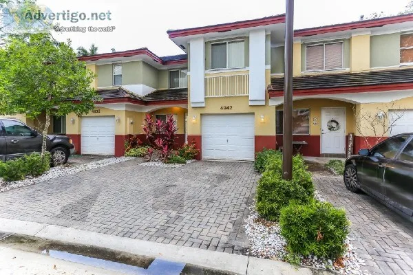 Welcome to 4942 SW 66th Ter Davie FL