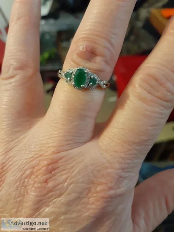 Emerald and diamond ring