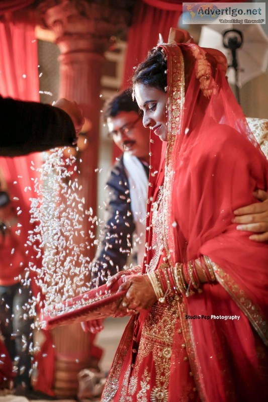 Hire the Top Wedding Photographers at Reasonable Price