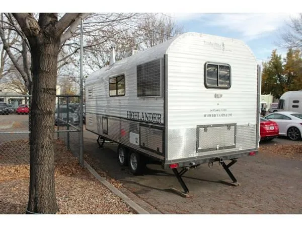 Like new 2015 27 ft. Western Range Camps Highlander