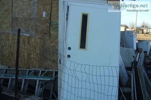 EXTERIOR TRAILER DOOR