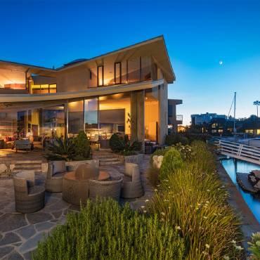 Luxury Real Estate Agent