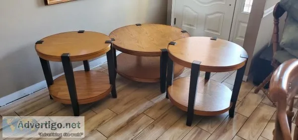 Living room table with two end tables