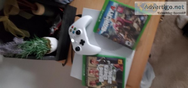 Xbox one s with gta 5 and far cry
