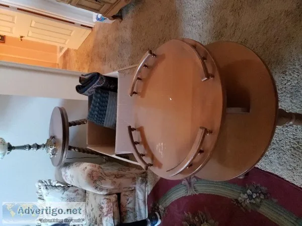 Early American Solid Maple End Table