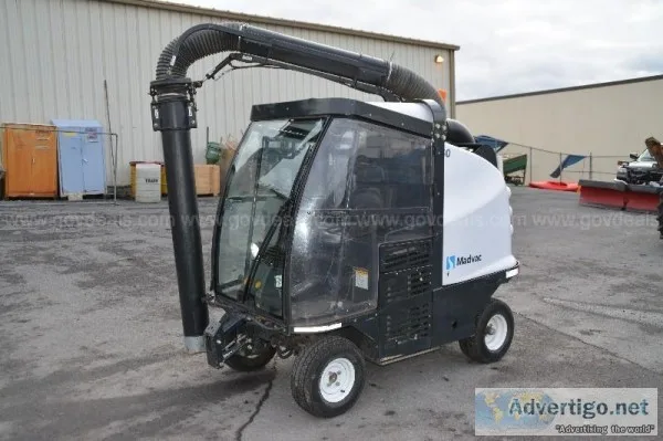 2015 MadVac LR50 Vacuum Litter Collector with Robotic Arm