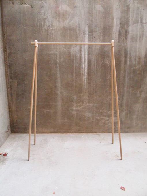 Get well-crafted wooden Clothes rack in oak (Kleiderstander in E