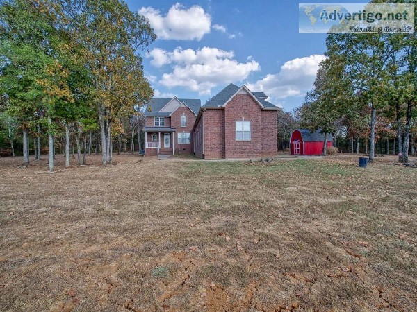 Unique fenced property with Country living on 5 acres