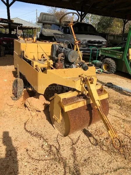 Pull-Behind asphalt roller