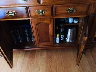 Hutch - elegant pristine condition