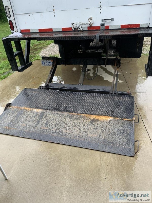 2006 2500 LB all steel lift gate