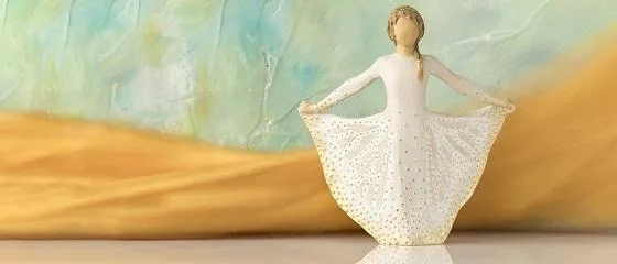 Give the Gift of Willow Tree&reg Figurative Sculptures to Your L