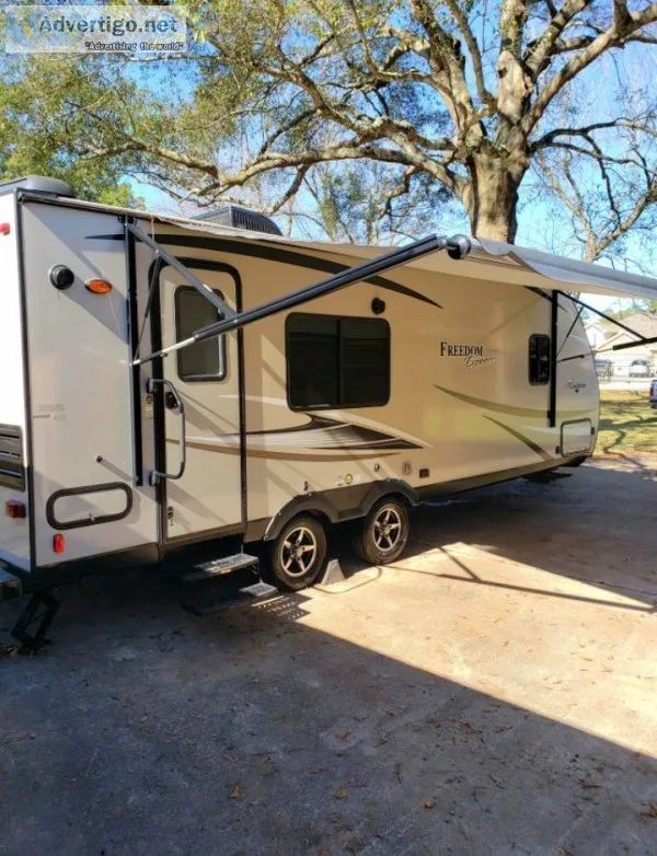 COACHMAN 2017 27 foot long lightweight