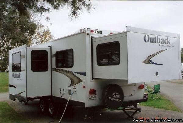2011 25  Keystone Outback w2 slide outs