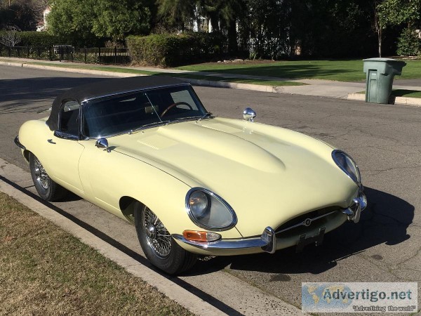  23187 Beautiful 1964 Jaguar Series I E-Type Roadster with Match