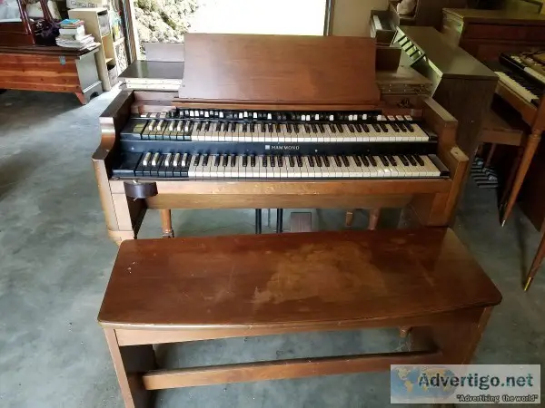 Hammond B3 Organwith leslie speaker