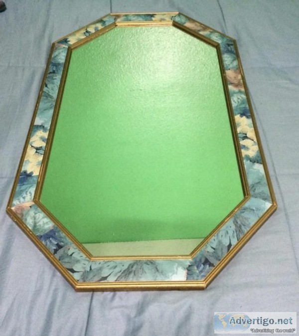 Flower trimmed mirror 40