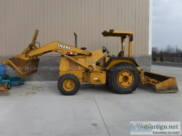 2002 John Deere Model 210LE TractorLoader w88&quot Box Scraper