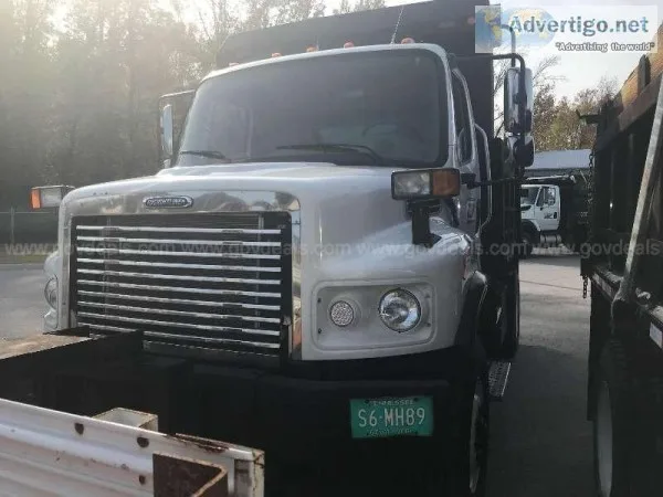 2005 FREIGHTLINER 2106 SA DUMP TRUCK