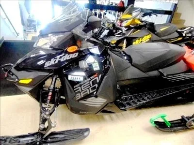 2017 Ski-Doo MXZ 600 RENEGADE X Snowmobile