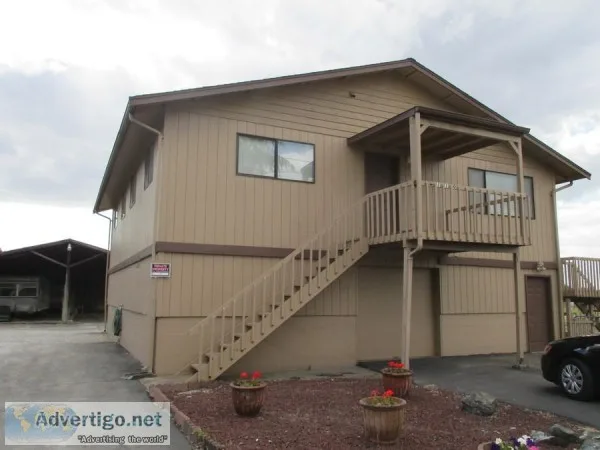 Cute 2 Bed 1 Bath Duplex in Puyallup