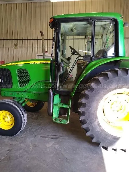 JOHN DEERE TRACTOR