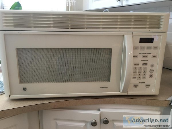 Ge Spacemaker microwave oven