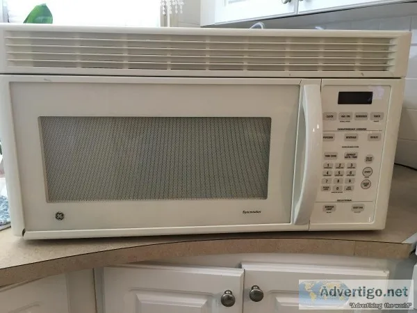 Ge Spacemaker microwave oven