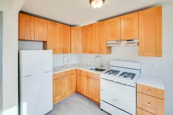  5 Borough rentals  200 APARTMENTS rooms and share aShowing from