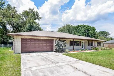 Welcome to 4132 Stonehenge Rd Mulberry FL