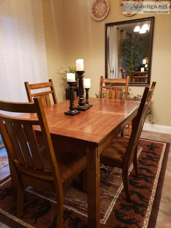 Dining set oak wood newer.