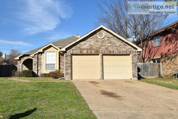 Welcome to 2810 Fenwick St Grand Prairie TX 75052