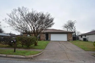 Welcome to 841 Apple Valley Dr Lancaster TX 75134