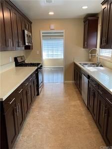 900 Renovated 3Beds 3Bath home for rent