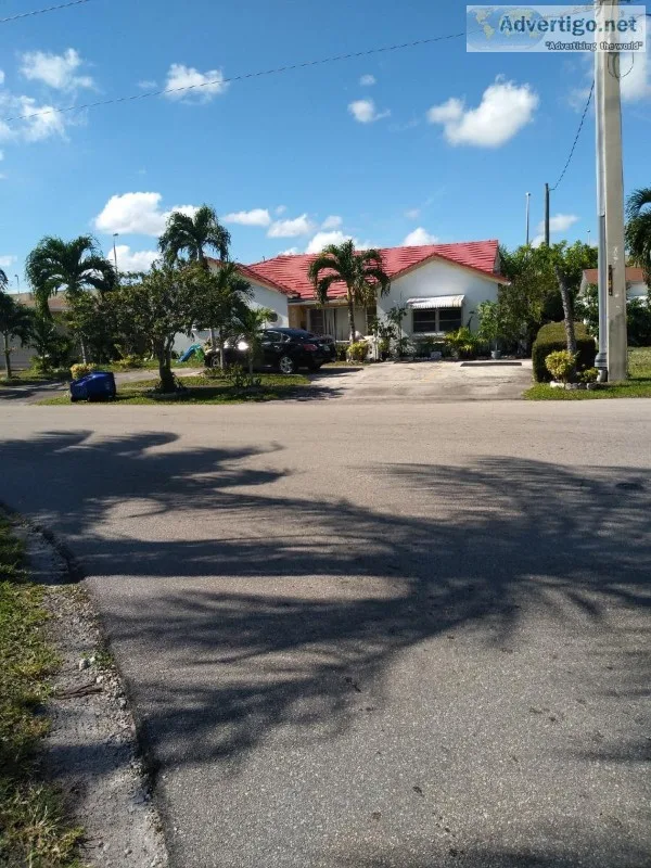 HUGE 4 BEDROOMS 3 BATHROOMS ASKING 278800
