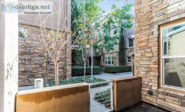 BEAUTIFUL 2BD CONDO FOR RENT