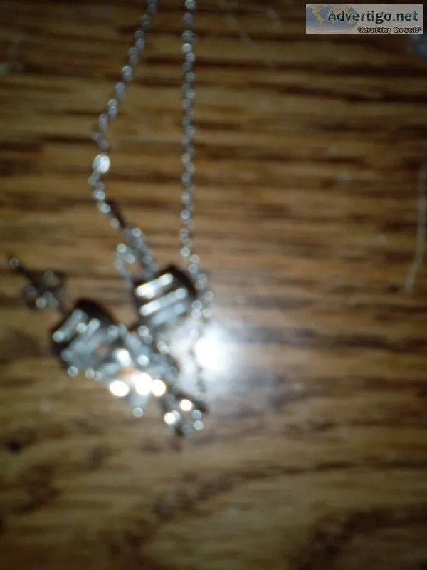 Selling new earring and necklace set