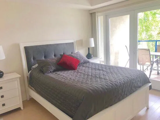 1 bed 1 bath 784 sqft