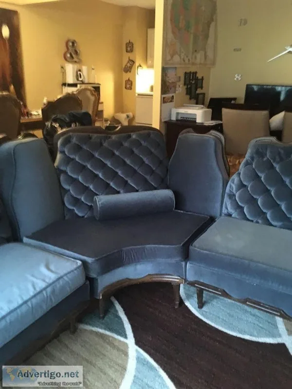 BEAUTIFUL ANTIQUE SECTIONAL