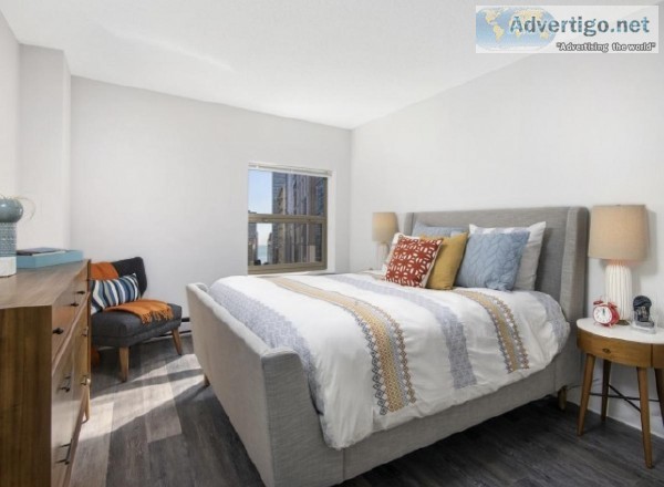 8 W Chestnut St