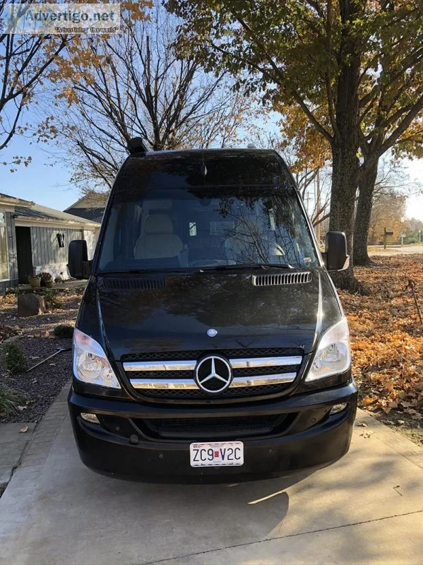 Like new 2012 24 ft. Airstream Lounge