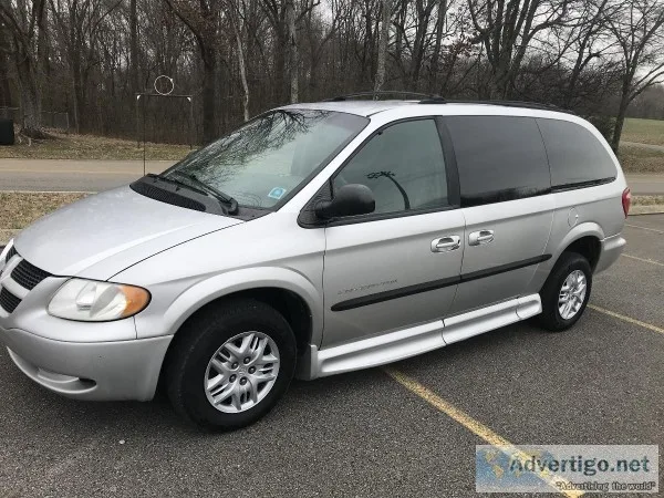 2001 Dodge Grand Caravan wBraun Entervan Conversion (Handicap Va