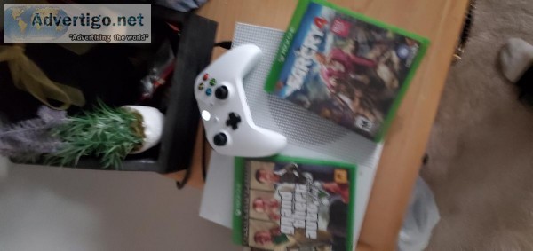 XBOX ONE S WITH GTA 5 AND FAR CRY