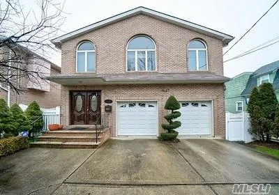 ID  (MAG) Brick Two Story Hi Ranch